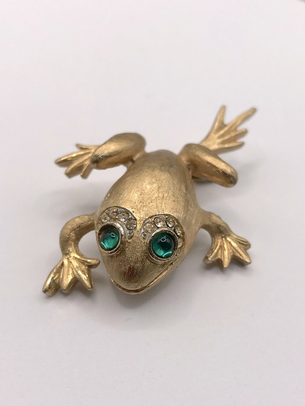 Vintage Gold-Tone Frog Brooch with Green Crystal Eyes